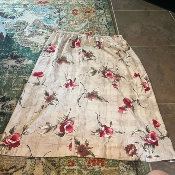 Vintage Laura Scott floral two piece button down shirt with matching skirt - Picture 4 of 10